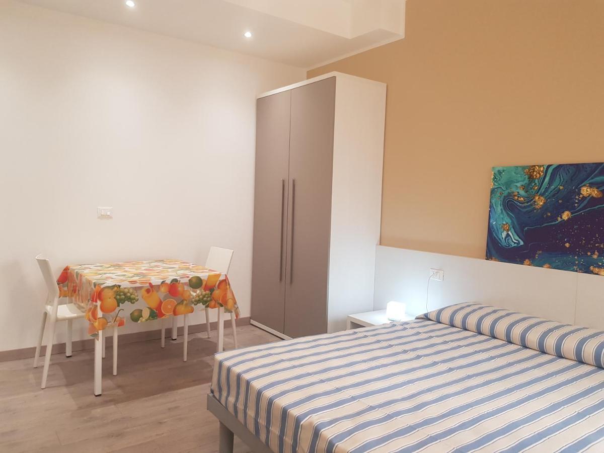 Cristina Sweet Home Savona Bagian luar foto